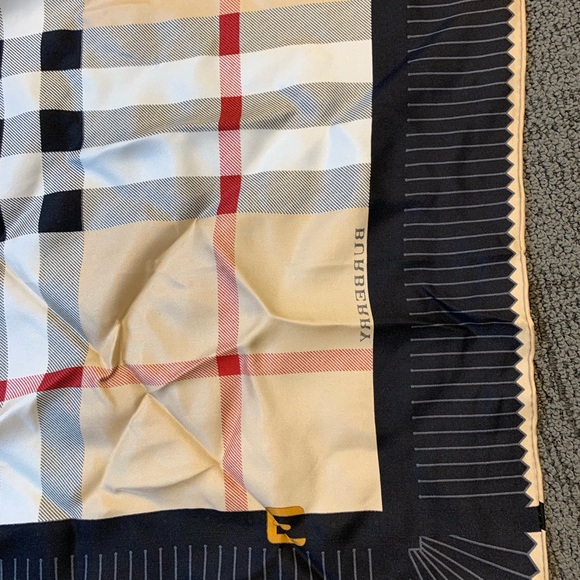 Burberry Silk Scarf/wrap - Picture 5 of 7